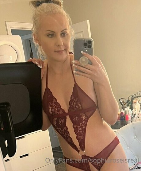 Foto di nudo di fuga di OnlyFans di Sophiaroseisreal