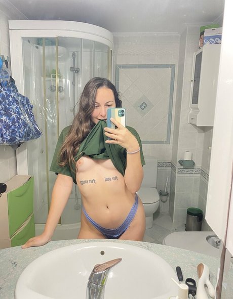 Foto di nudo di fuga di OnlyFans di Babyevaofficial