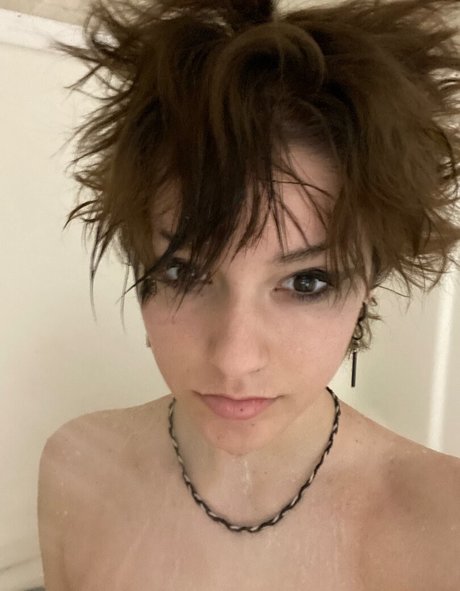 Foto di nudo di fuga di OnlyFans di Nivvky