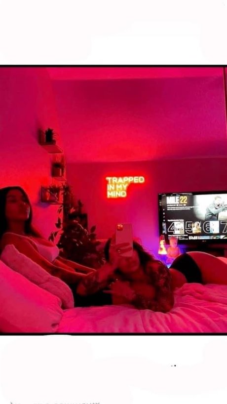 Foto di nudo di fuga di OnlyFans di Hille