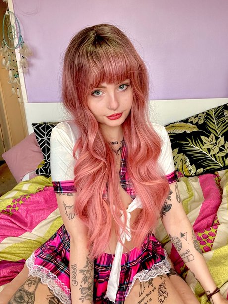 Foto di nudo di fuga di OnlyFans di Miss Pixieonline Ampamp Ready To Rate Cock