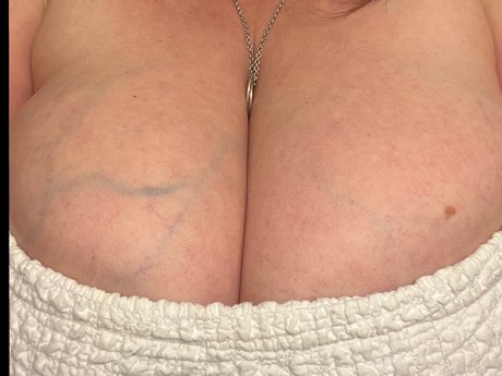 Foto di nudo di fuga di OnlyFans di Big G Cups