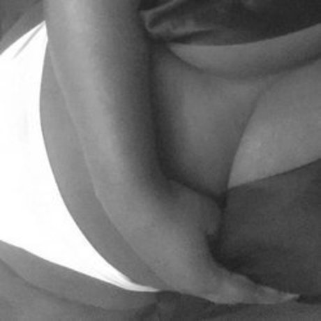 Foto di nudo di fuga di OnlyFans di Leondra