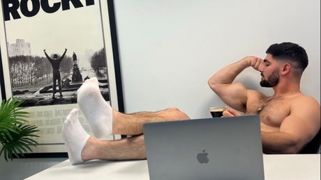 Foto di nudo di fuga di OnlyFans di Biceps King 