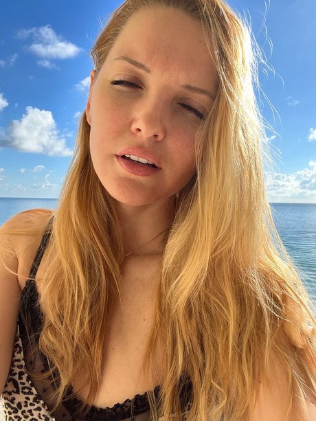Foto di nudo di fuga di OnlyFans di Miami Weather