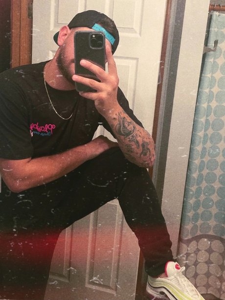 Foto di nudo di fuga di OnlyFans di Miami Cola