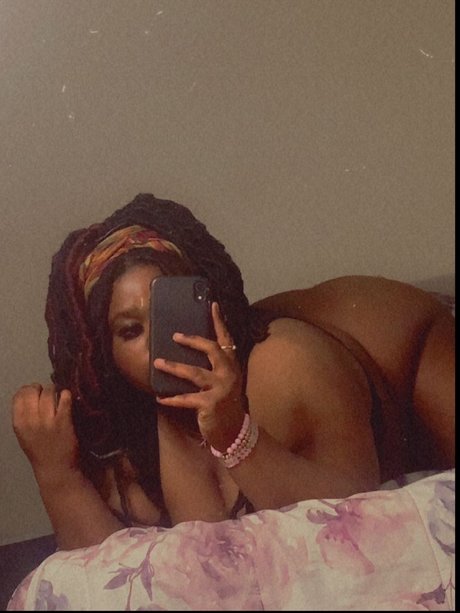 Foto di nudo di fuga di OnlyFans di Miaa 