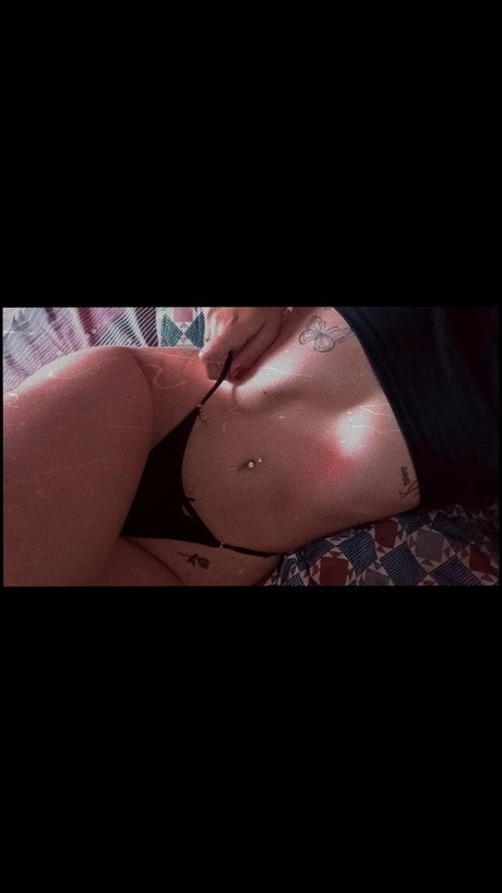 Foto di nudo di fuga di OnlyFans di Mia Agustina