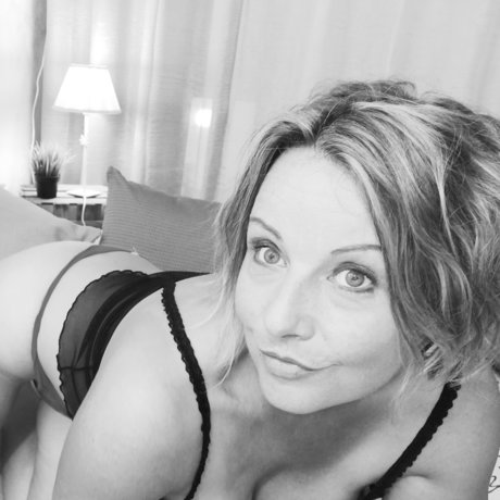 Foto di nudo di fuga di OnlyFans di  Mia 