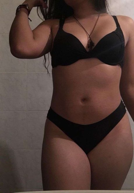 Foto di nudo di fuga di OnlyFans di Monica Escobar