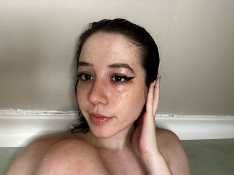 Foto di nudo di fuga di OnlyFans di Bemelody