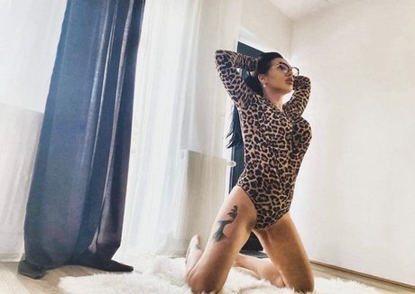 Foto di nudo di fuga di OnlyFans di Bella Bella