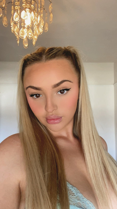 Foto di nudo di fuga di OnlyFans di Bella Eliza
