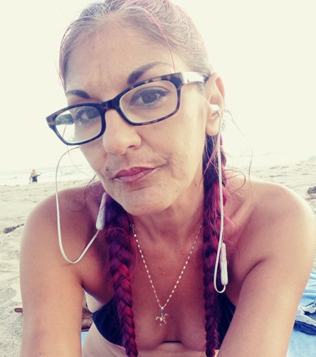 Foto di nudo di fuga di OnlyFans di Beach Chick 321