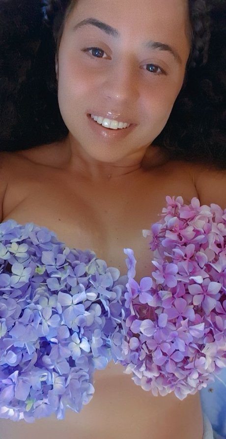 Foto di nudo di fuga di OnlyFans di Bella