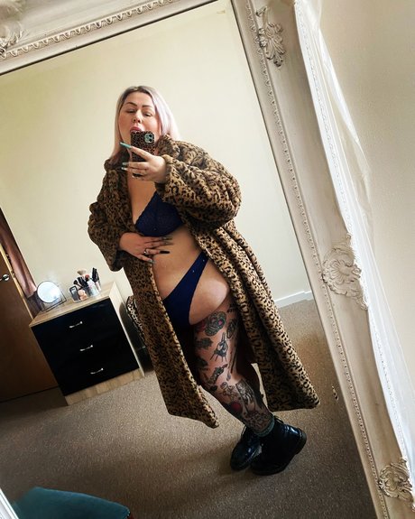 Foto di nudo di fuga di OnlyFans di Whole Lot Of Rosie 