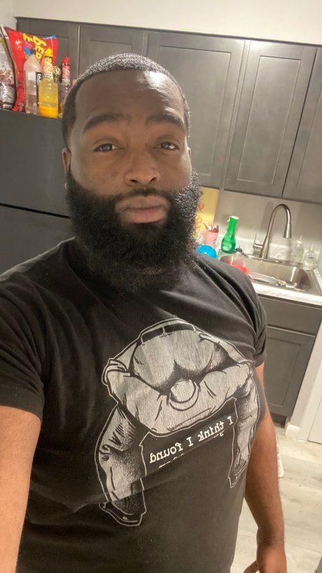 Foto di nudo di fuga di OnlyFans di Bearded Bully