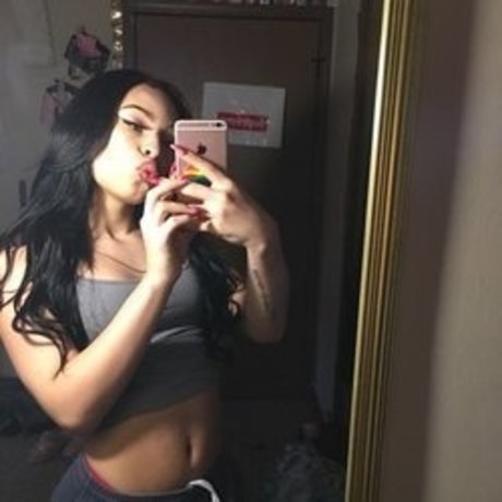 Foto di nudo di fuga di OnlyFans di Shesmilan