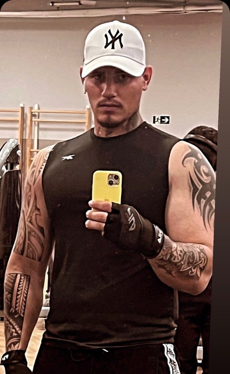 Foto di nudo di fuga di OnlyFans di Milan Thomson