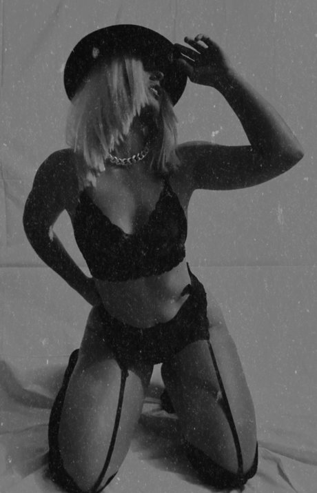 Foto di nudo di fuga di OnlyFans di Mila Faye