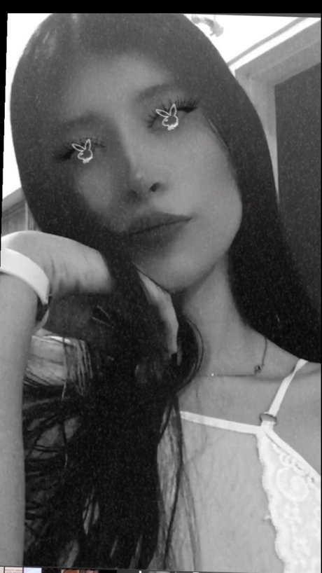 Foto di nudo di fuga di OnlyFans di Mila
