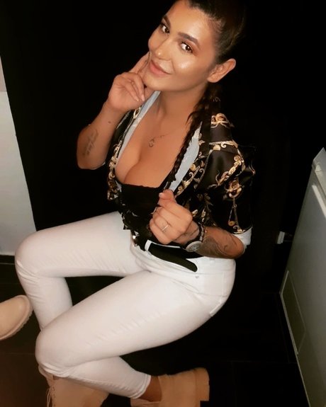 Foto di nudo di fuga di OnlyFans di Mikela Denisa