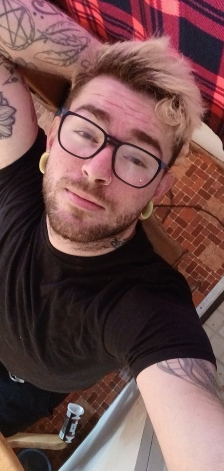 Foto di nudo di fuga di OnlyFans di Mikey Burns