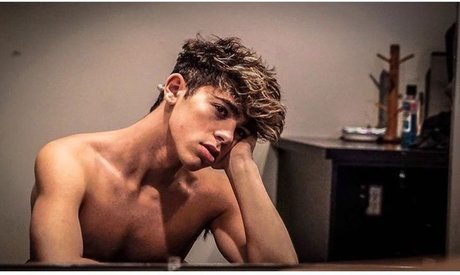 Foto di nudo di fuga di OnlyFans di Mikey 
