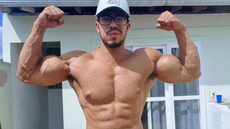 Foto di nudo di fuga di OnlyFans di Mike Hotking