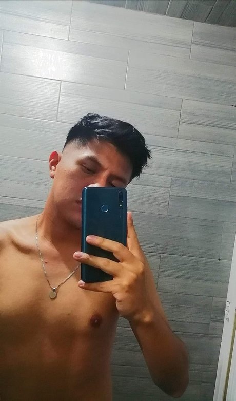 Foto di nudo di fuga di OnlyFans di Bisexual Boy