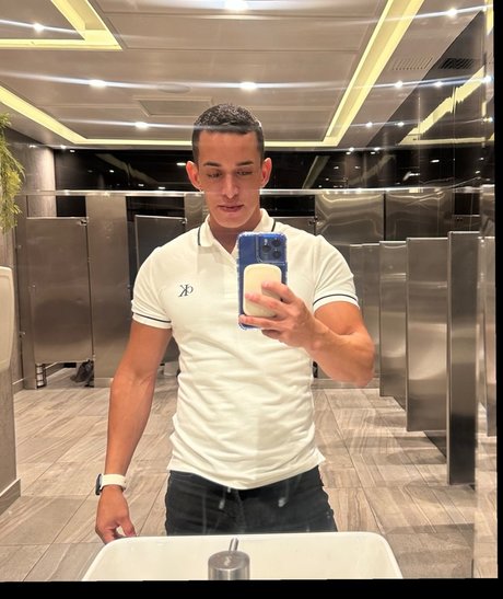 Foto di nudo di fuga di OnlyFans di Michael Castle