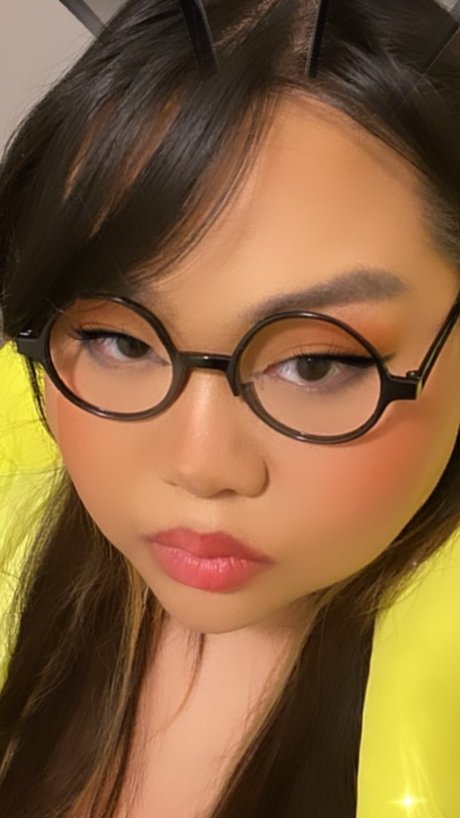 Foto di nudo di fuga di OnlyFans di Mika Mura