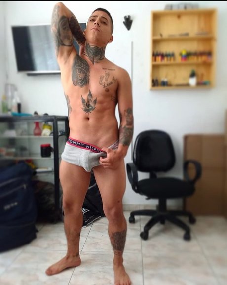 Foto di nudo di fuga di OnlyFans di Miguel Angel Castao