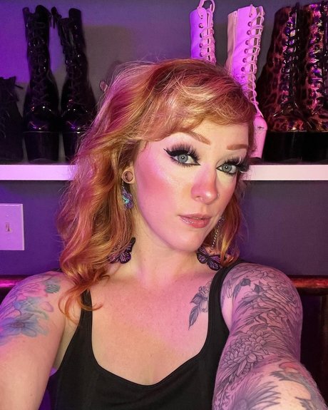 Foto di nudo di fuga di OnlyFans di Emma Celeste