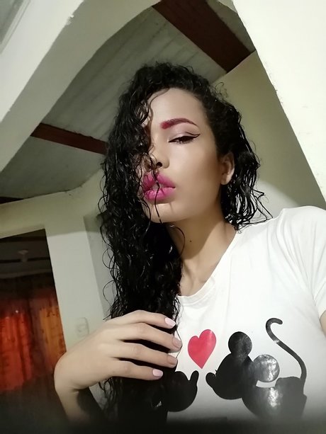Foto di nudo di fuga di OnlyFans di Anyela