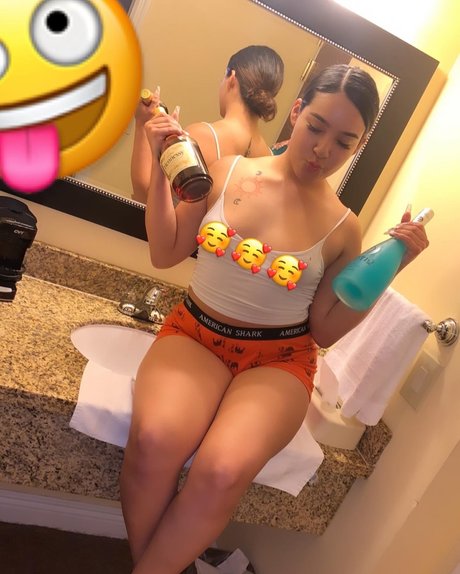Foto di nudo di fuga di OnlyFans di Michi