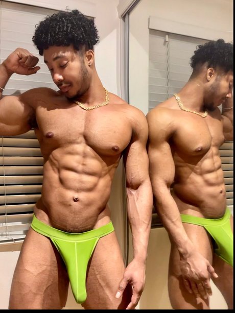Foto di nudo di fuga di OnlyFans di Michael Privius