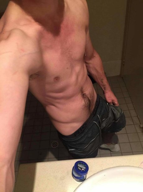 Foto di nudo di fuga di OnlyFans di Hung 8
