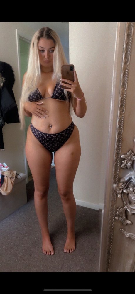 Foto di nudo di fuga di OnlyFans di Bigbattyblondxo