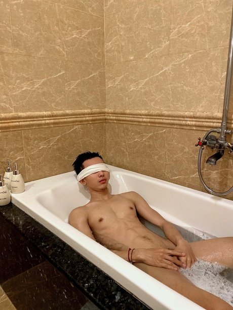 Foto di nudo di fuga di OnlyFans di Minh