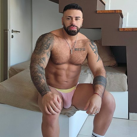Foto di nudo di fuga di OnlyFans di Milton Ampamp Dy