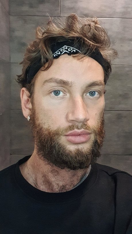 Foto di nudo di fuga di OnlyFans di Cesar