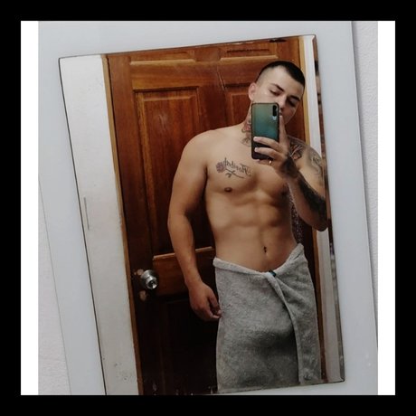 Foto di nudo di fuga di OnlyFans di Andrs