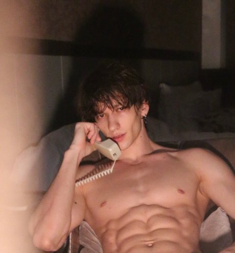 Foto di nudo di fuga di OnlyFans di Andrii Shine