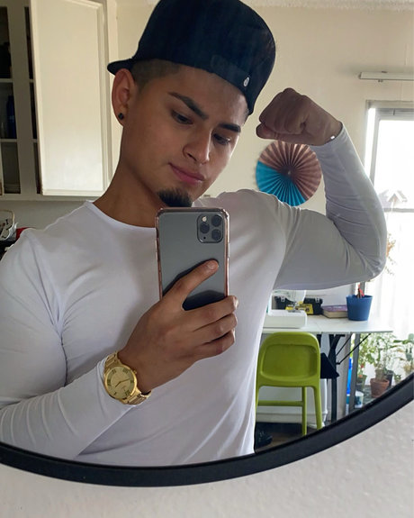 Foto di nudo di fuga di OnlyFans di Roger Cruz