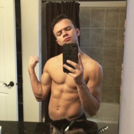Foto di nudo di fuga di OnlyFans di Logan Cross