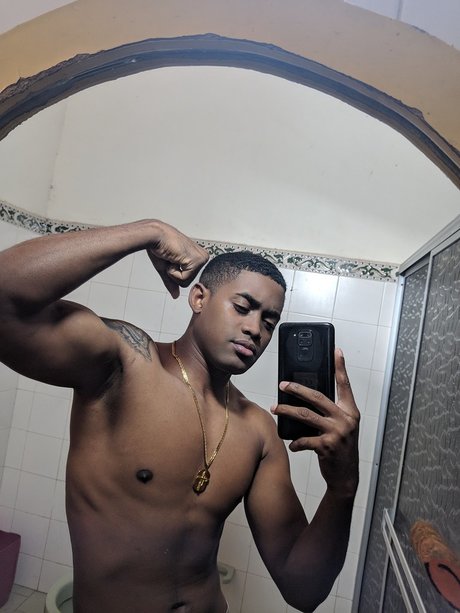 Foto di nudo di fuga di OnlyFans di Andres