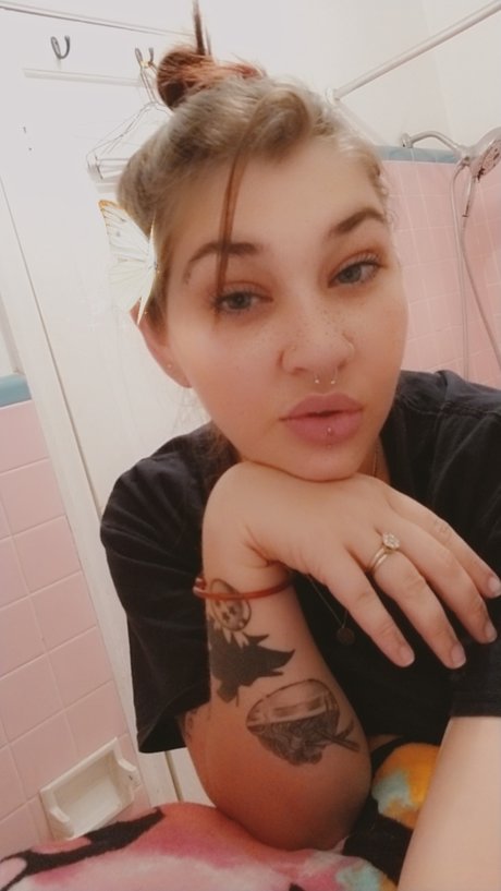 Foto di nudo di fuga di OnlyFans di Aneta James