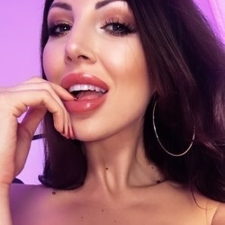 Foto di nudo di fuga di OnlyFans di Cara Steel