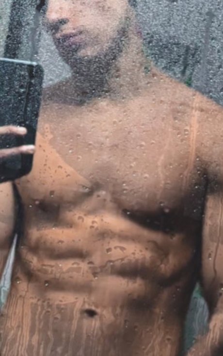 Foto di nudo di fuga di OnlyFans di Carlos Brown